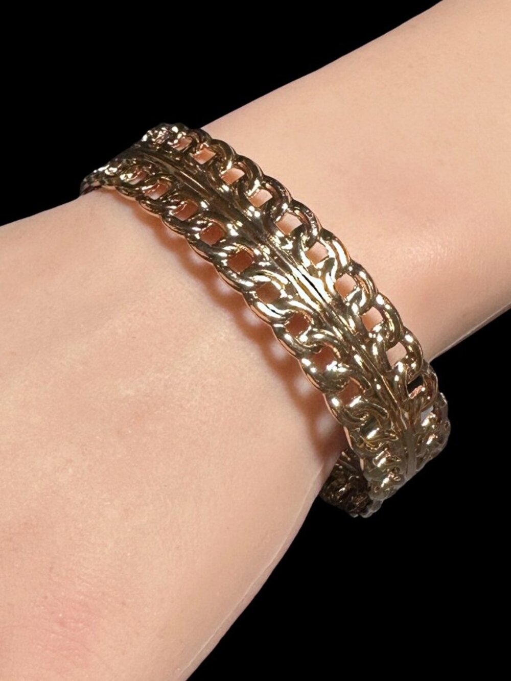 Cuff Bracelet Gold Tone Woven Look Womens Costume Jewlery NWOT
